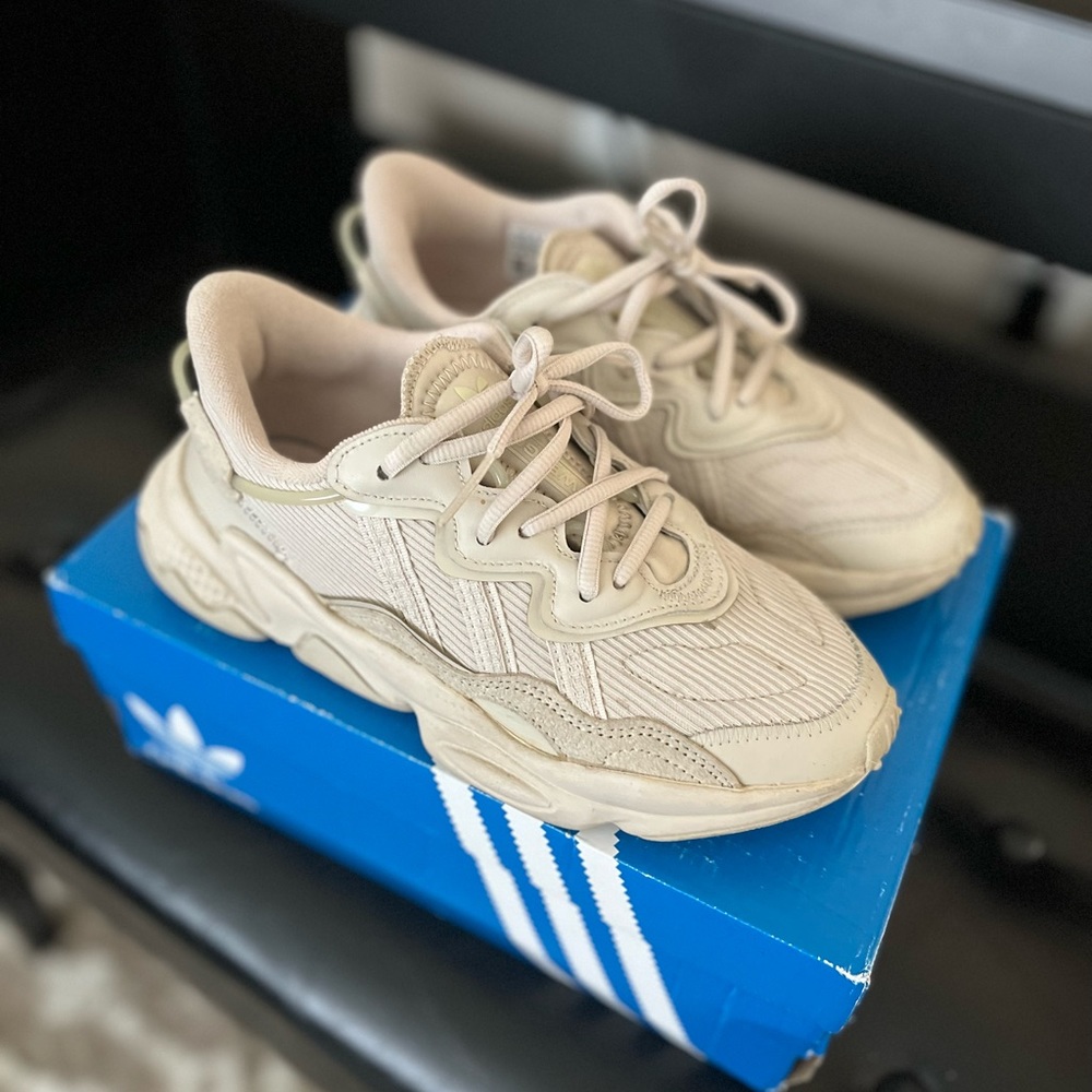 Adidas Ozweego in Beige/Bliss